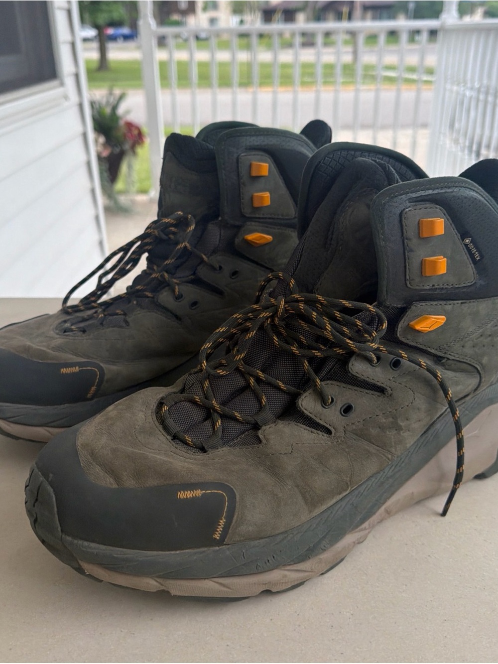 Hoka One One Kaha 2 GTX Men Boots Hiking Duffel Bag/Radiant Yellow Goretex Sz 14